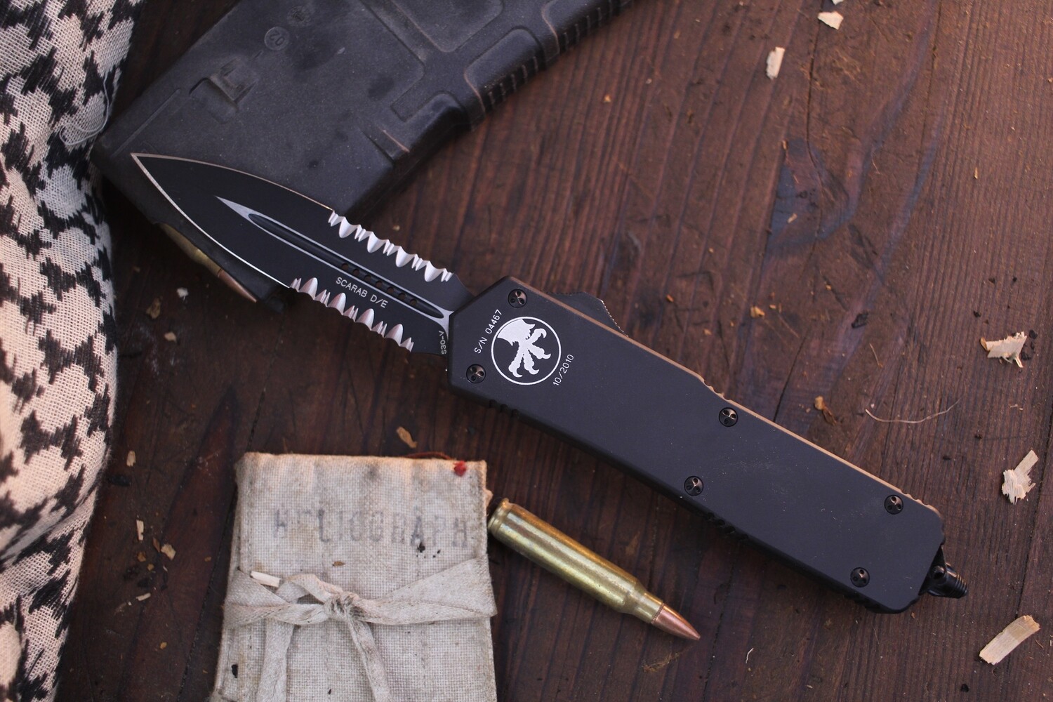 Microtech Executive Scarab D/E 3.375&quot; OTF Automatic / Black Aluminum / Two Tone Serrated S30V ( Pre Owned )