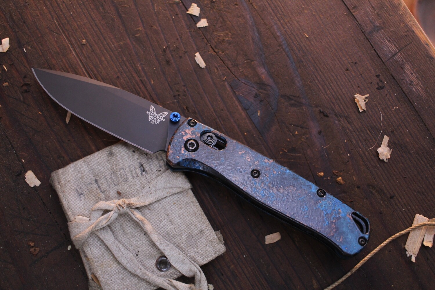 Benchmade Bugout 3.24&quot; AXIS Lock Folder / Shipwrecked Copper Scales / Black S30V