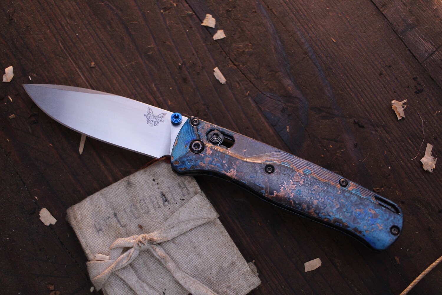 Benchmade Bugout 3.24&quot; AXIS Lock Folder / Shipwrecked Copper Scales / Satin S30V