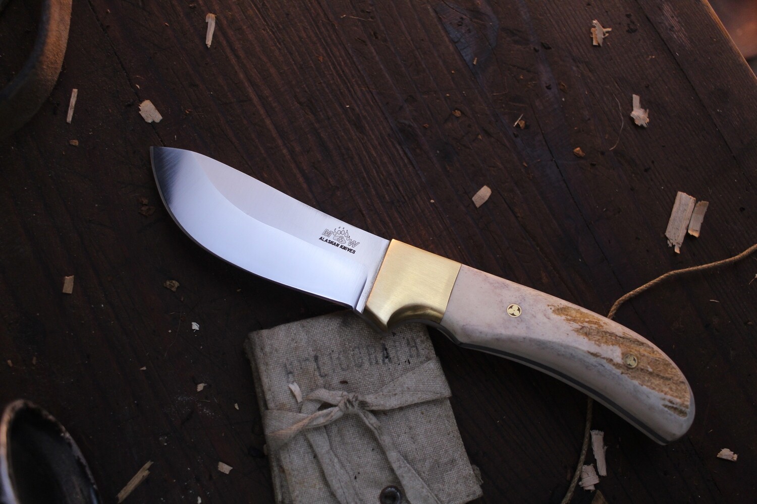 M&amp;W Alaskan Knives Bulbous 3.5&quot; Skinner / Moose Antler With Brass Guard / Satin AEB-L