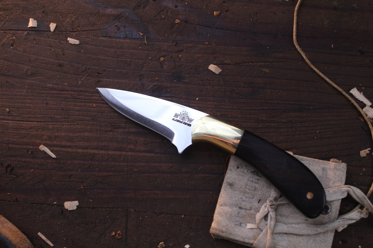 M&amp;W Alaskan Small 2.25&quot; Skinner / Ebony With Brass Guard / Satin AEB-L