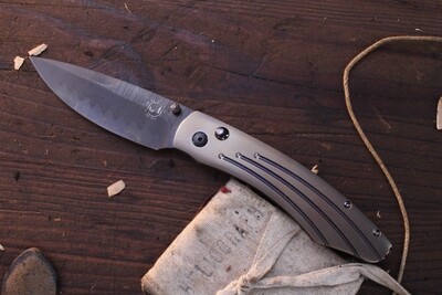 William Henry B12 Spearpoint Burns 3.06&quot; Button Lock Folder / Gold Anodized Titanium Frame / ZDP-189 Black Wave Da (Pre Owned)