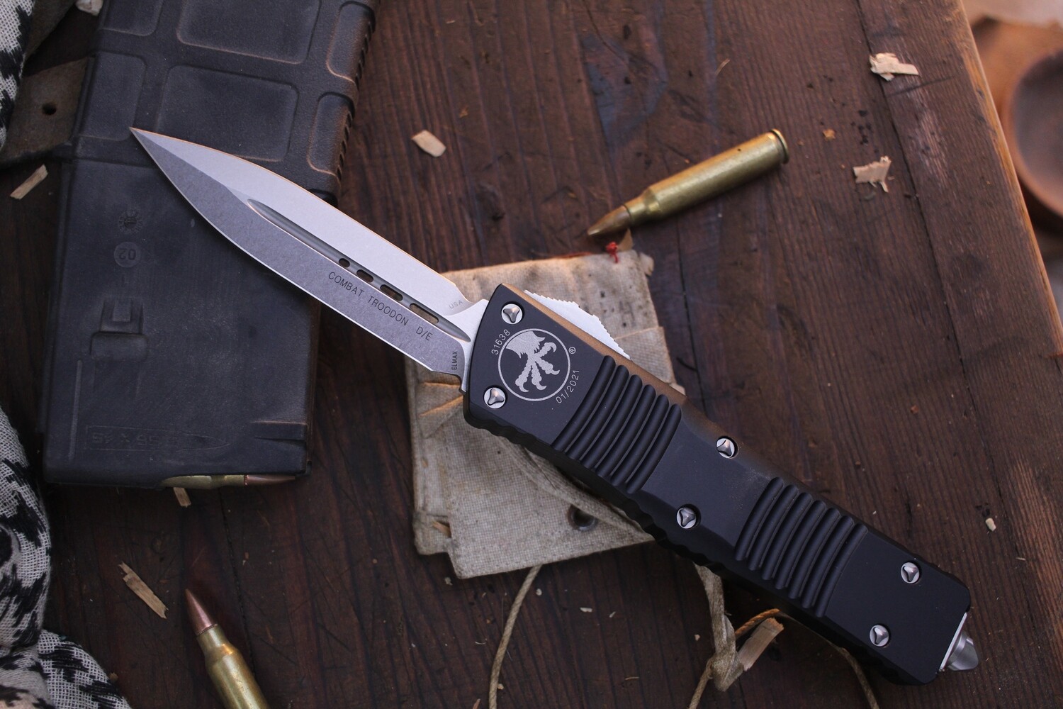 Microtech Combat Troodon D/E 3.8&quot; OTF Automatic Knife /  Stonewash ( Pre Owned )