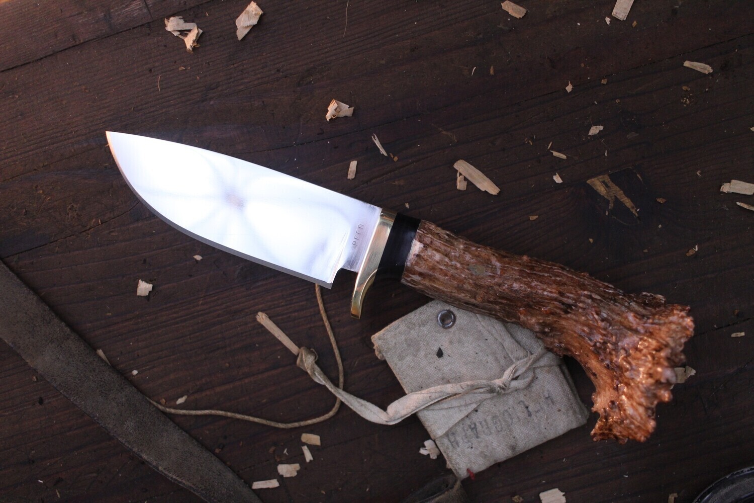 David Reed Backwoods Hunter 4.5&quot; Fixed Blade /Caribou Antler &amp; Brass Single guard / Satin D2