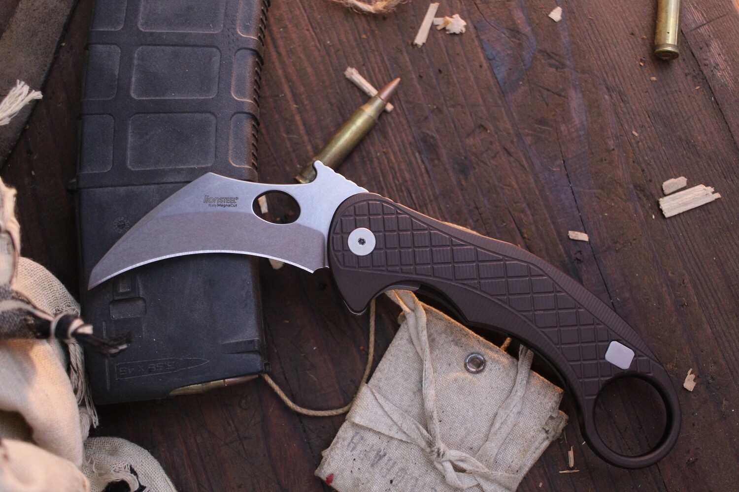 LionSTEEL L.E.One 3.23”Wavehook  Framelock Flipper / Earth Brown Aluminum / Stonewashed CPM-MagnaCut