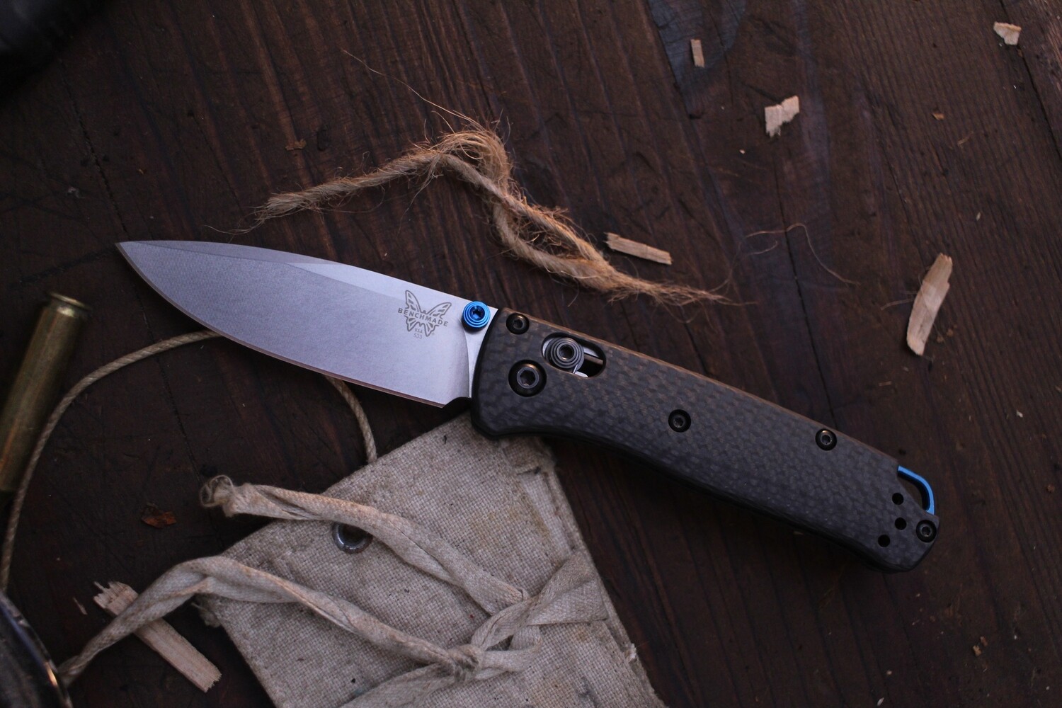 Benchmade Mini Bugout 2.8&quot; AXIS Lock Folder / Carbon Fiber &amp; Blue Accents / Satin S90V