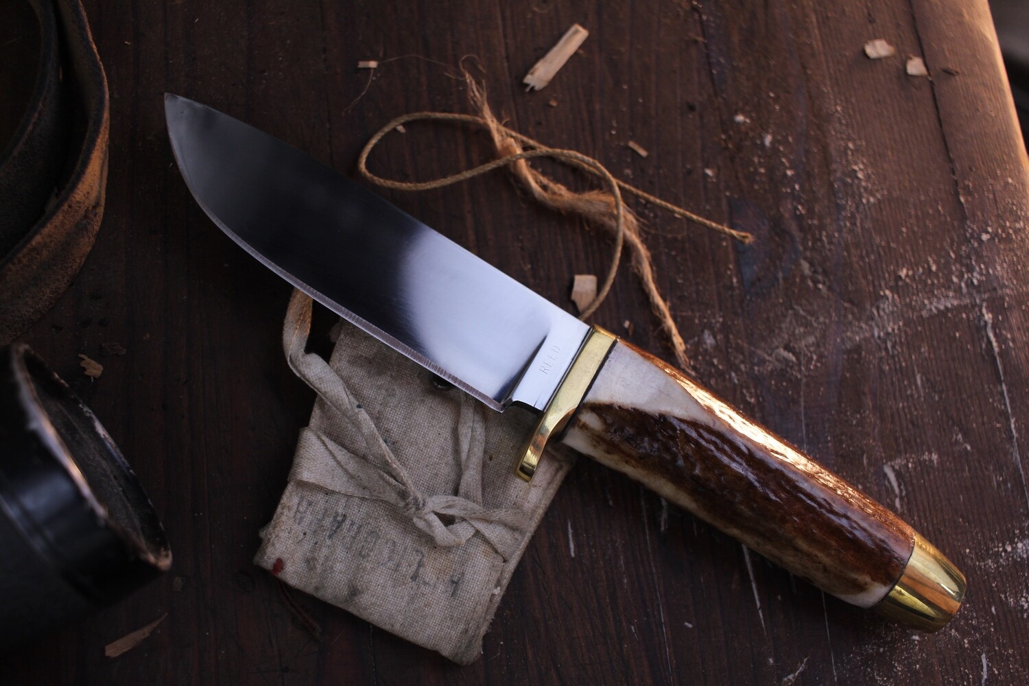 David Reed Groß Jager Messer 3.75&quot; Fixed Blade / Elk Antler &amp; Brass Single guard / Satin D2