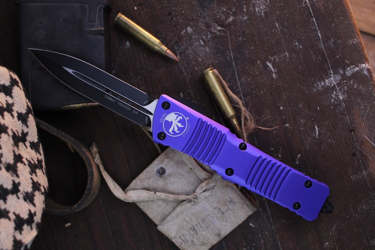 Microtech Combat Troodon D/E 3.8&quot; OTF Auto / Purple Aluminum / Black M390 ( Pre Owned )