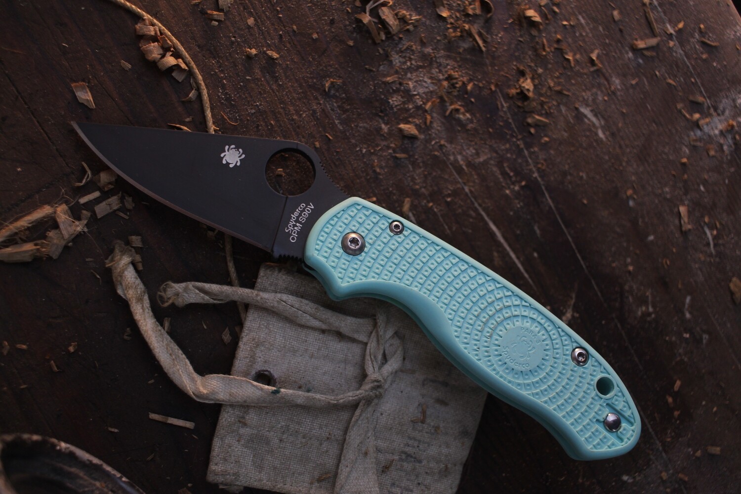 Spyderco Para 3 Light Weight 3&quot; Compression Lock Knife / Teal FRN / Black S90V ( Pre Owned )
