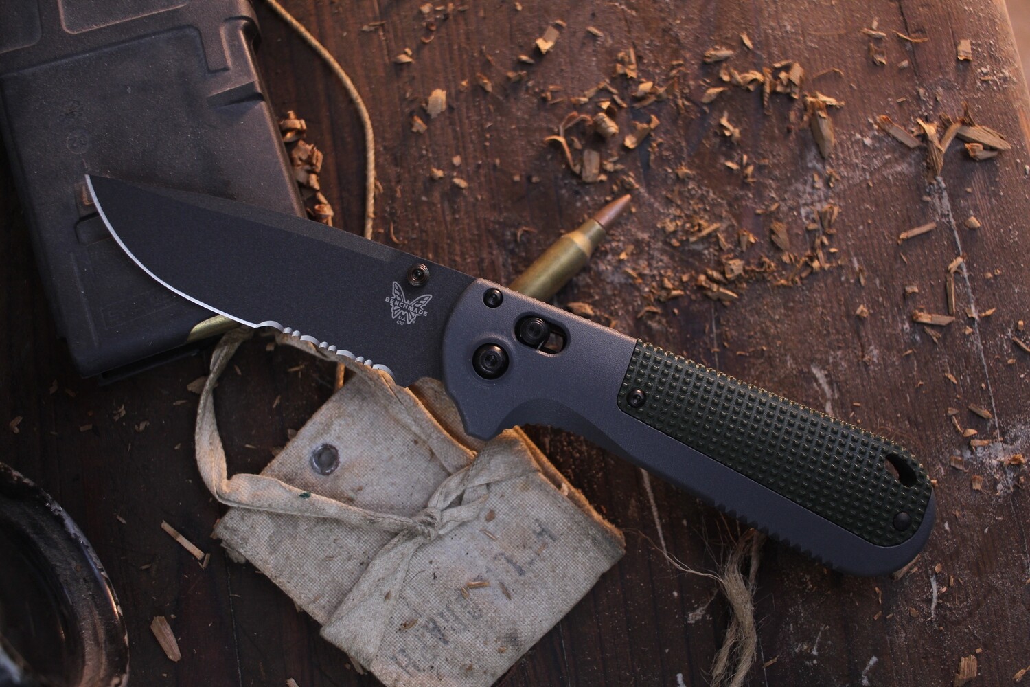 Benchmade Redoubt 3.6&quot; AXIS Lock Folder / Gray &amp; Green Grivory / Cobalt Black Serrated CPM-D2