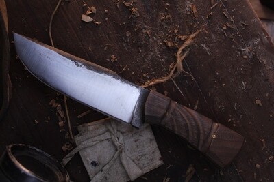 Barrett Knives HUNTER 5.5” Fixed Blade / Carved Walnut  / Forged Finish 1095