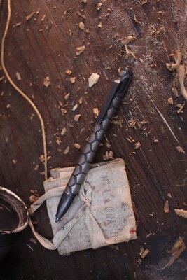 Urban Survival Gear HEX-D Bolt Action Pen / Long 5.36” &amp; 27g / Diamond Plate Hexed Stonewashed Titanium