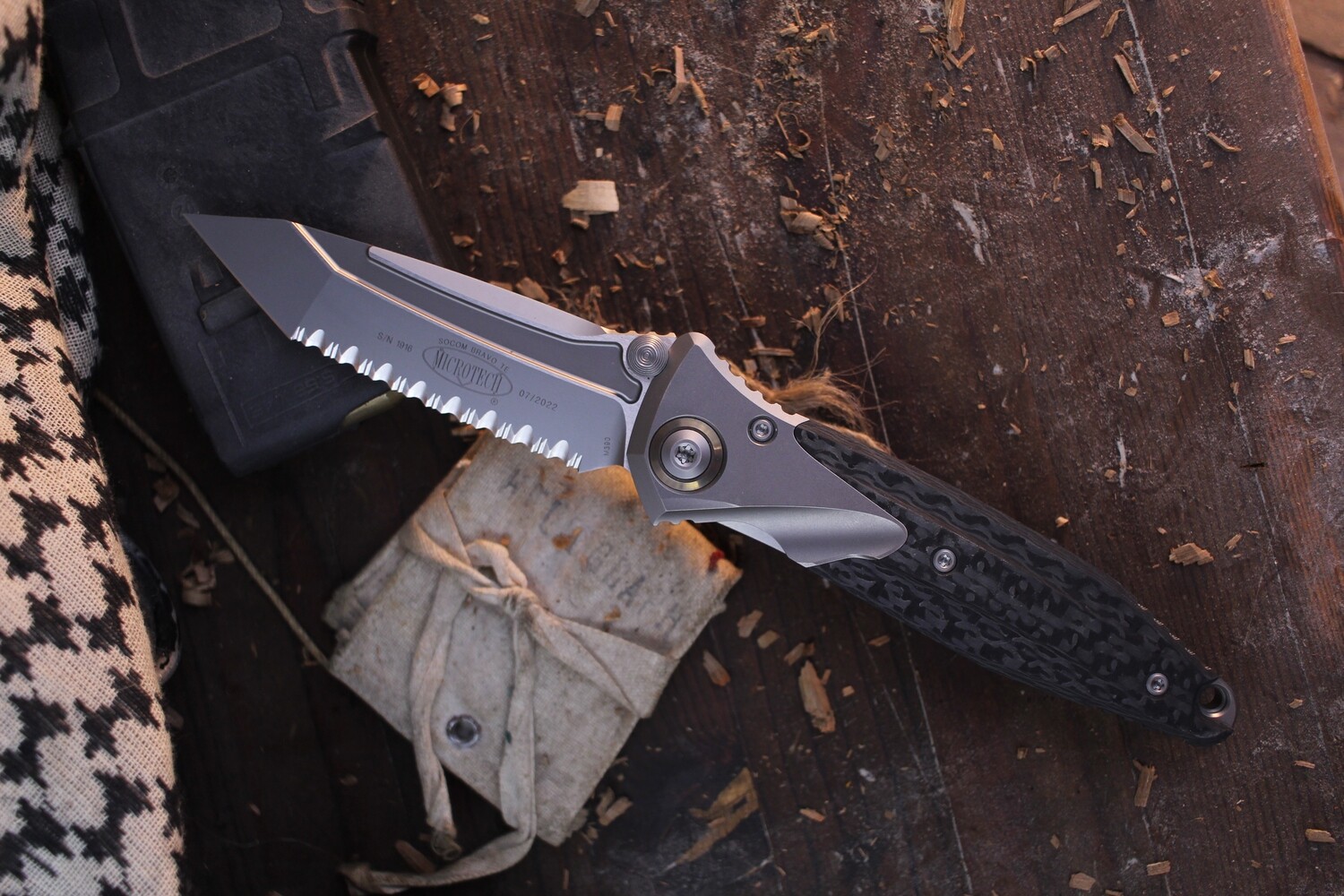 Microtech SOCOM Bravo 4&quot; T/E Framelock Folder  / Titanium &amp; Carbon Fiber / Bead Blasted Fully Serrated M390 ( Pre Owned )