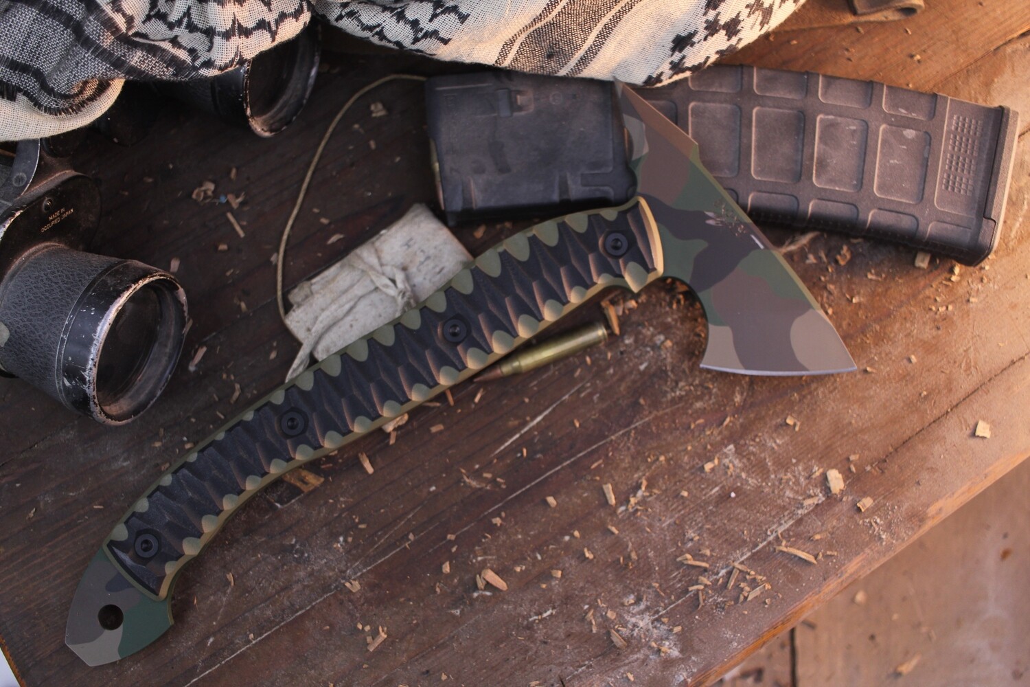 Half Face Blades Bleeding Heart Hawk / Rock Work Black &amp; Tan G-10 / M81 Woodland Camo Cerakote S35VN