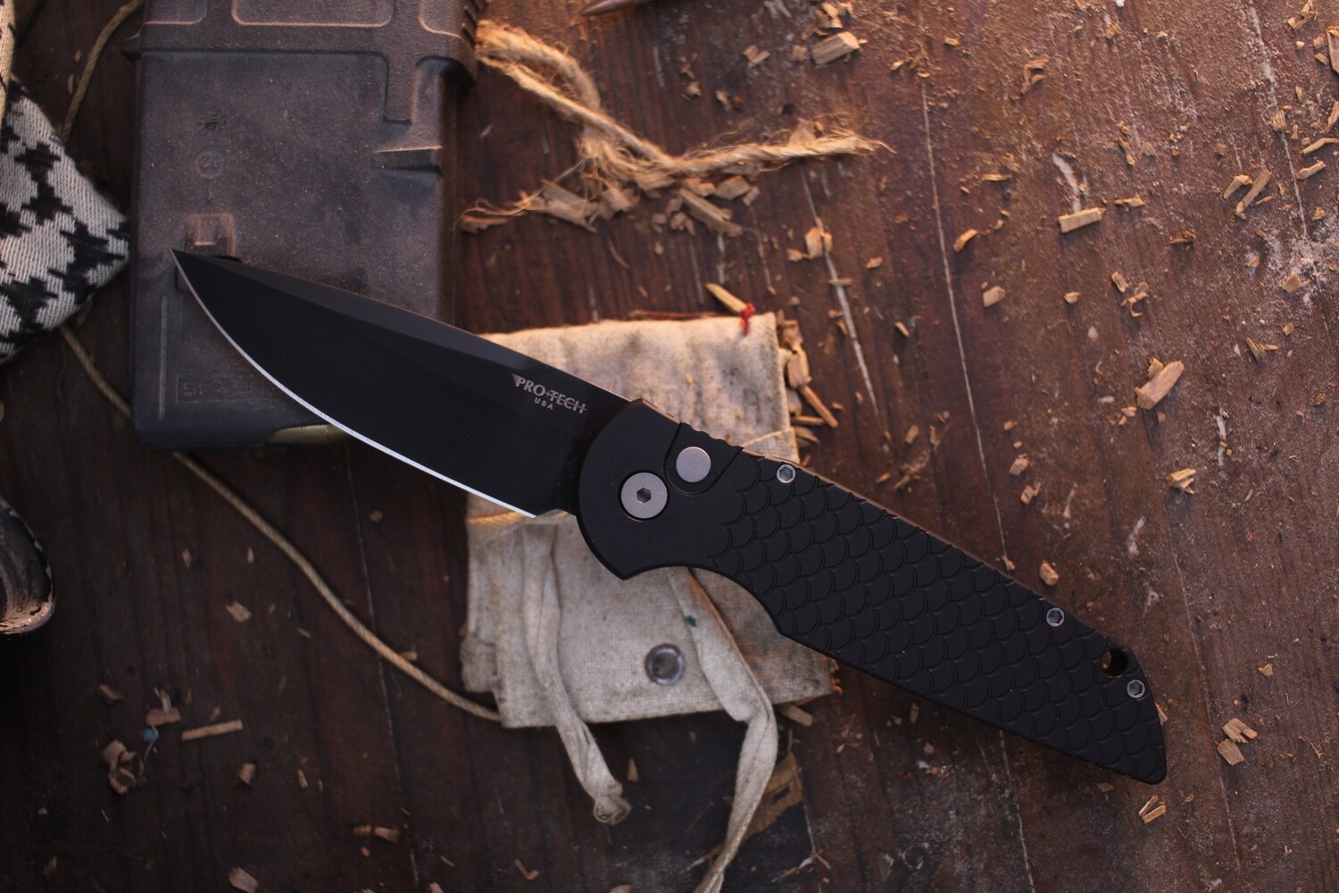 Pro-Tech TR-3 3.5&quot; Automatic Plunge Lock Folder / Black Fish Scale Aluminum / Black 154CM