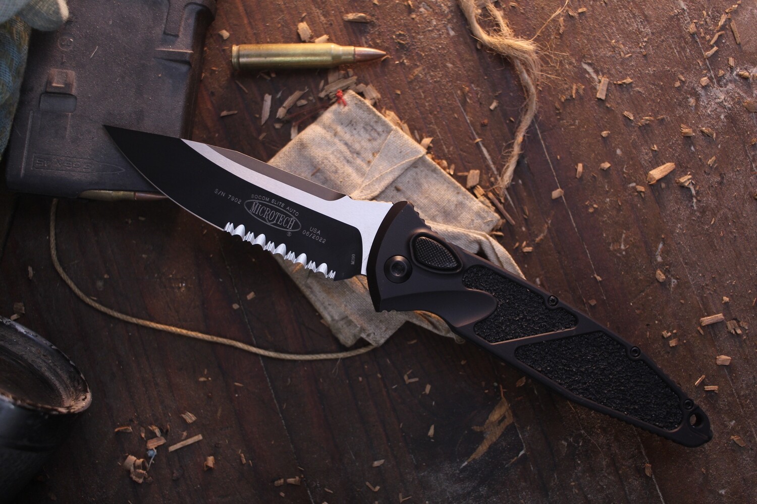 Microtech Socom Elite 4&quot; Automatic Knife / Black / Two-Tone / Serrated ( Pre Owned )