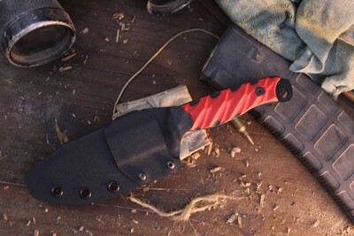Half Face Blades Hunter Skinner 4.5" Fixed Blade / Red & Black G10 / Armor Black S35VN ( Pre Owned )