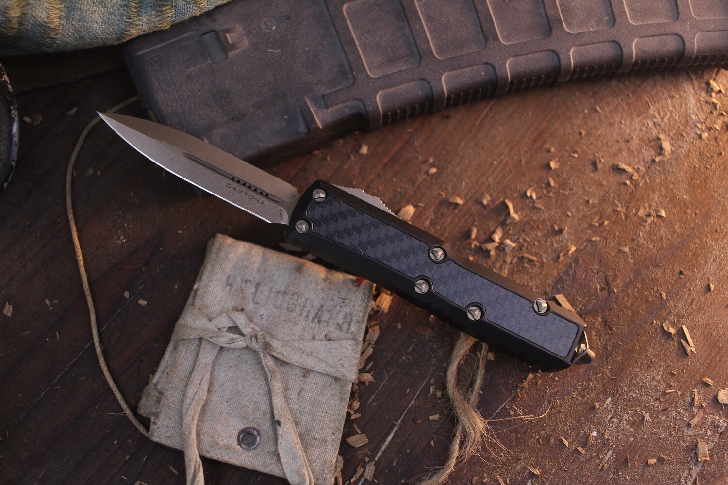 Microtech Daytona 3.25&quot; OTF Automatic Knife / Black Aluminum &amp; Carbon Fiber / Bronze ( Pre Owned )