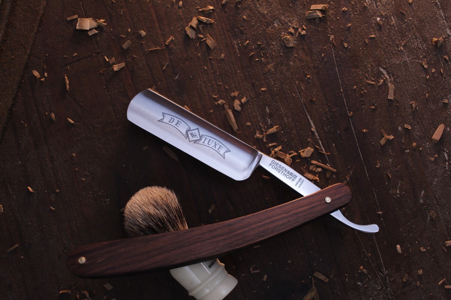Timor Deluxe Straight Razor, 5/8 Carbon Steel Blade / Rosewood Handle