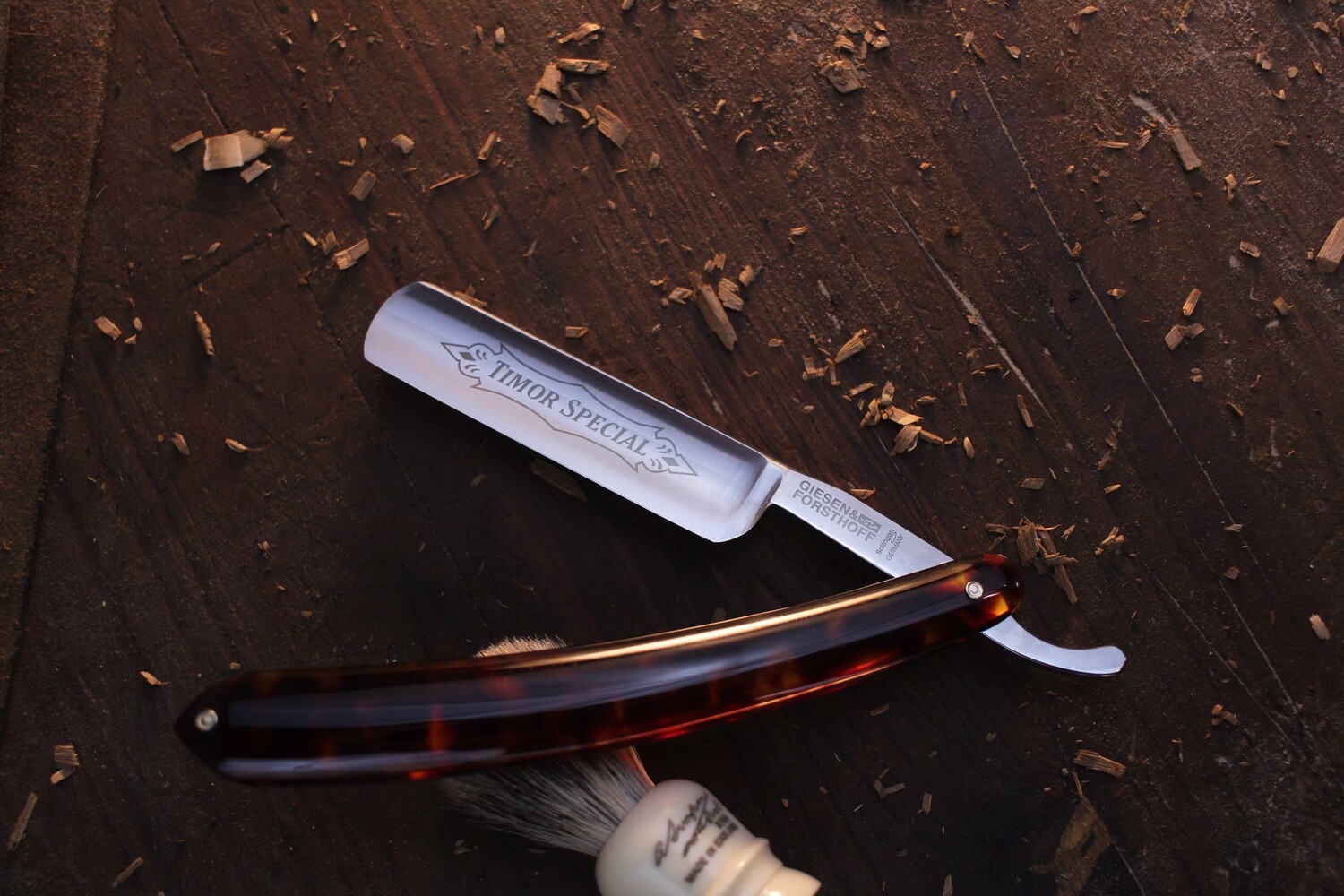 Timor Special Straight Razor, 5/8 Carbon Steel Blade / Tortoise Shell Handle