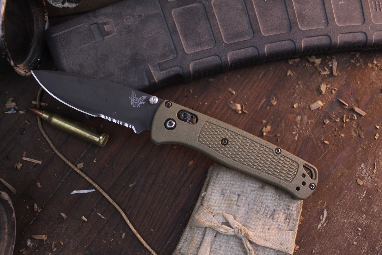Benchmade Bugout 3.24&quot; AXIS Lock Folder / Ranger Green Grivory / Gray Serrated S30V ( Pre Owned ) )