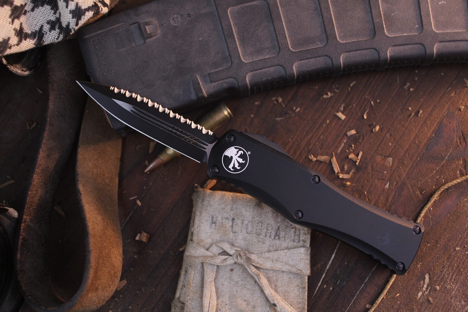Microtech Hera D/E 3&quot; OTF Auto / Tactical Black Aluminum / Black Full Serrations