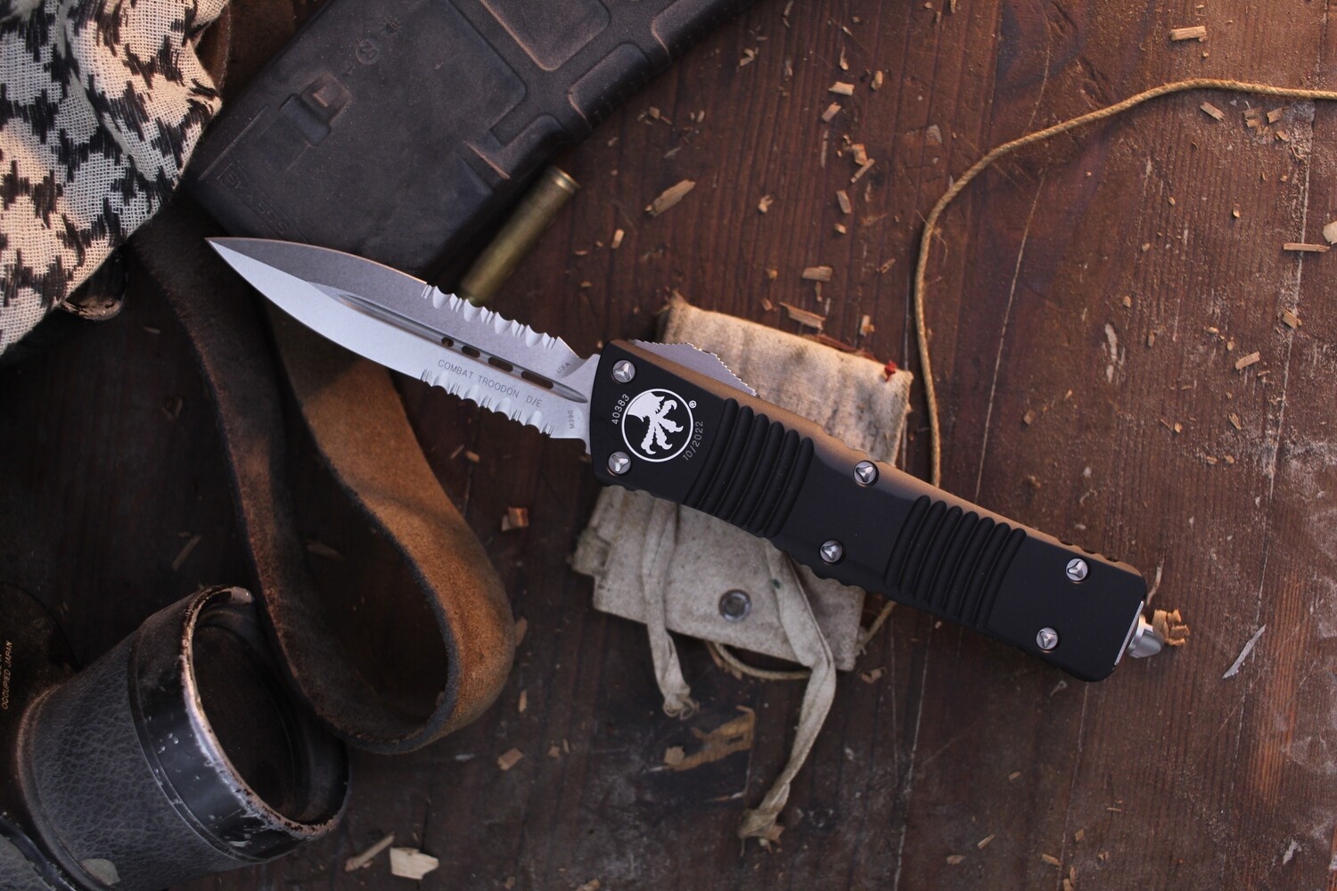 Microtech Combat Troodon D/E 3.8” OTF Auto / Black Aluminum / Stonewashed Partially Serrated