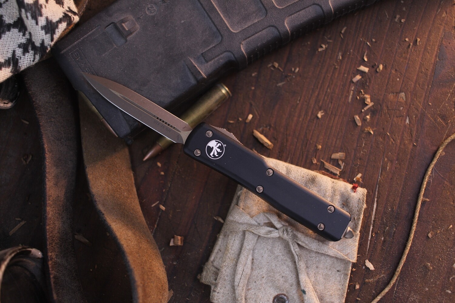 Microtech UTX-70 D/E 2.41&quot; OTF Auto / Black Aluminum / Bronze Apocalyptic