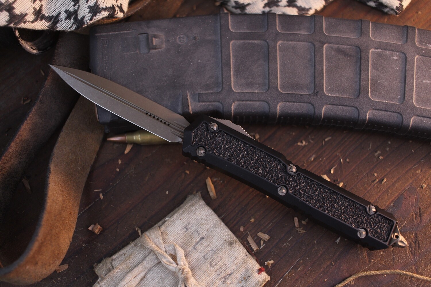 Microtech Signature Series Makora D/E 3.3&quot; OTF Auto / Black Aluminum &amp; Traction Inlays / Bronze Apocalyptic