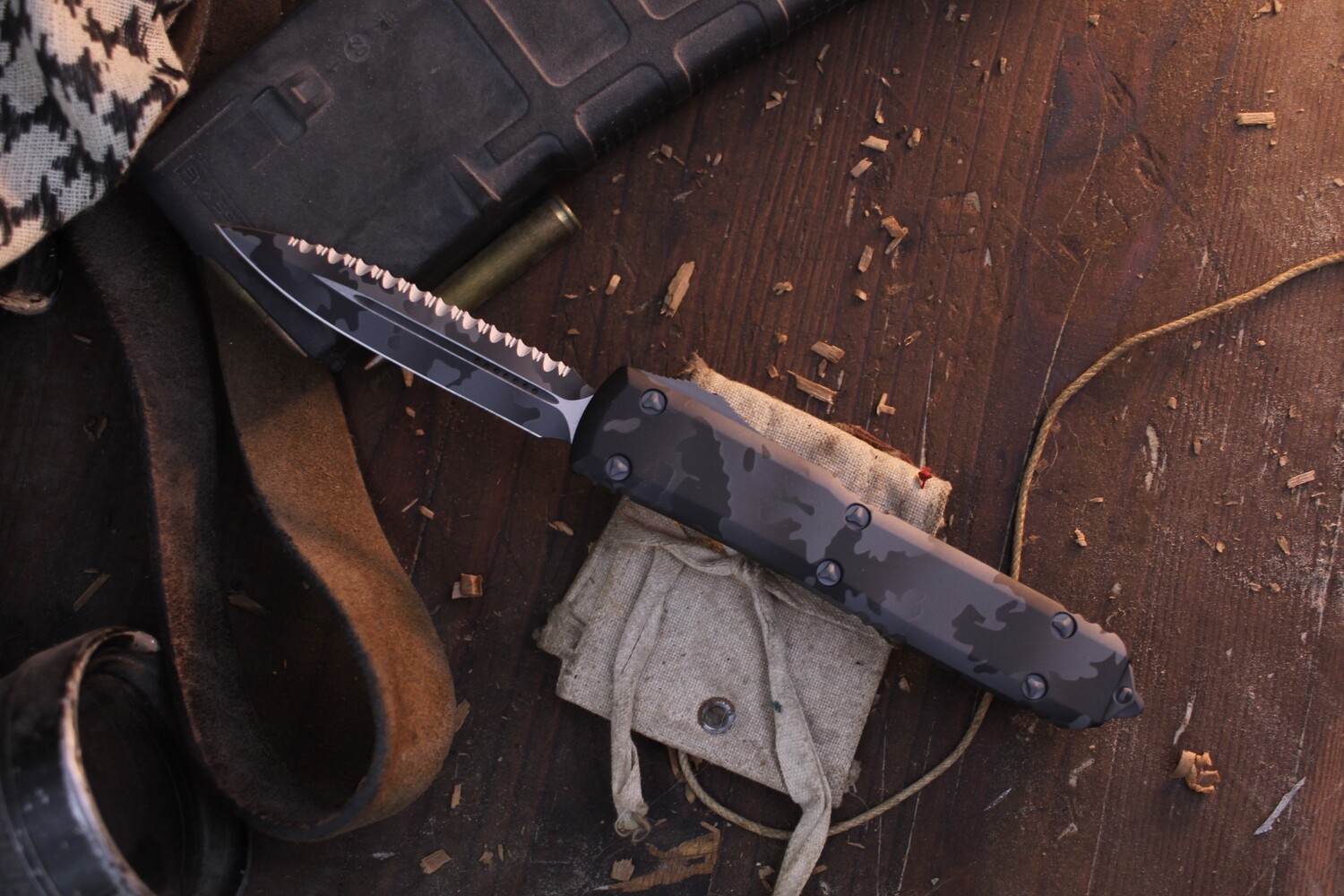Microtech Signature Series Ultratech D/E 3.4” OTF Auto / Urban Camo Aluminum / Serrated Urban Camo