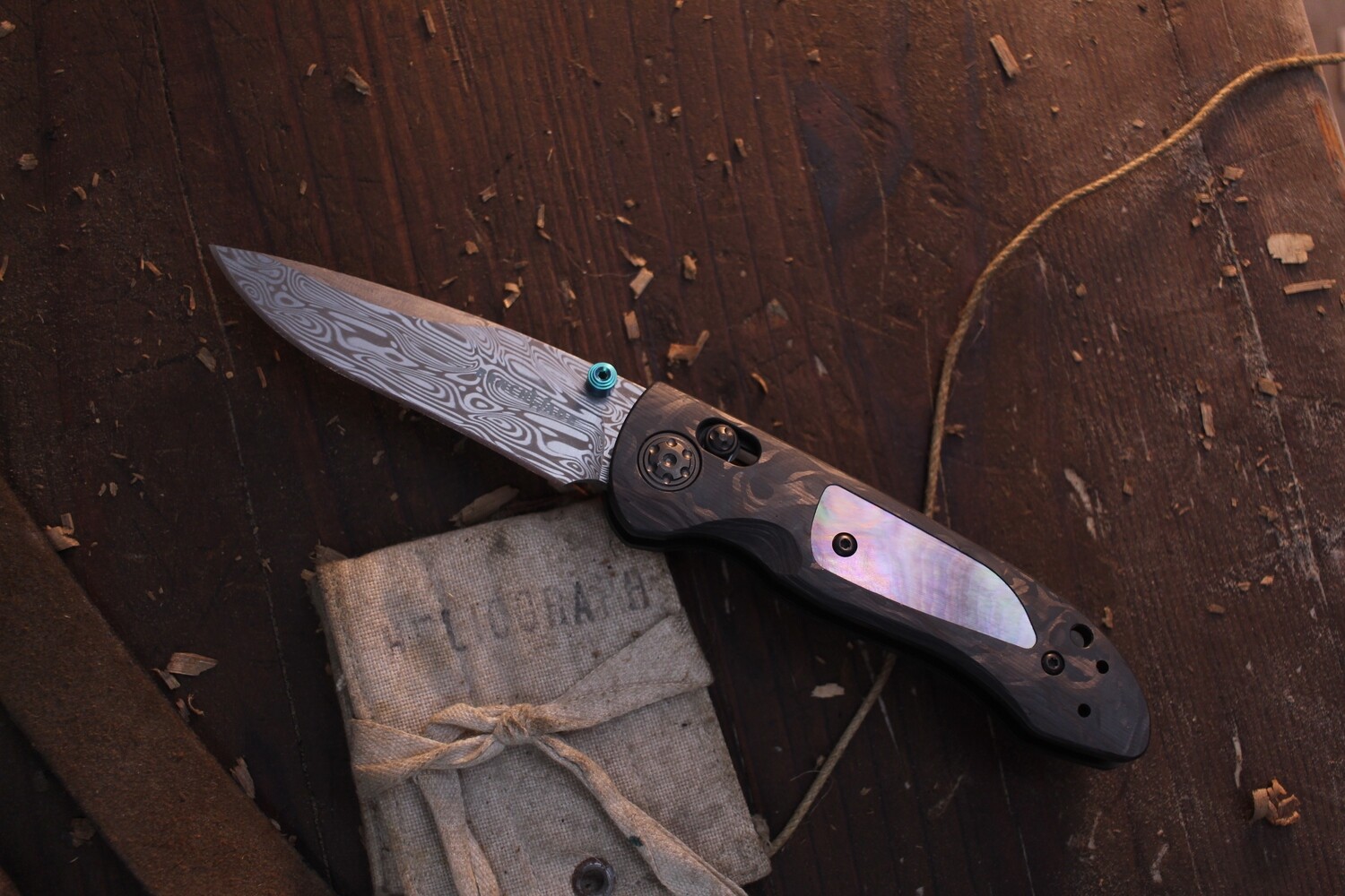 Benchmade Foray 3.24&quot; Gold Class AXIS Lock Knife / Marbled CF / Damasteel ( Pre Owned )