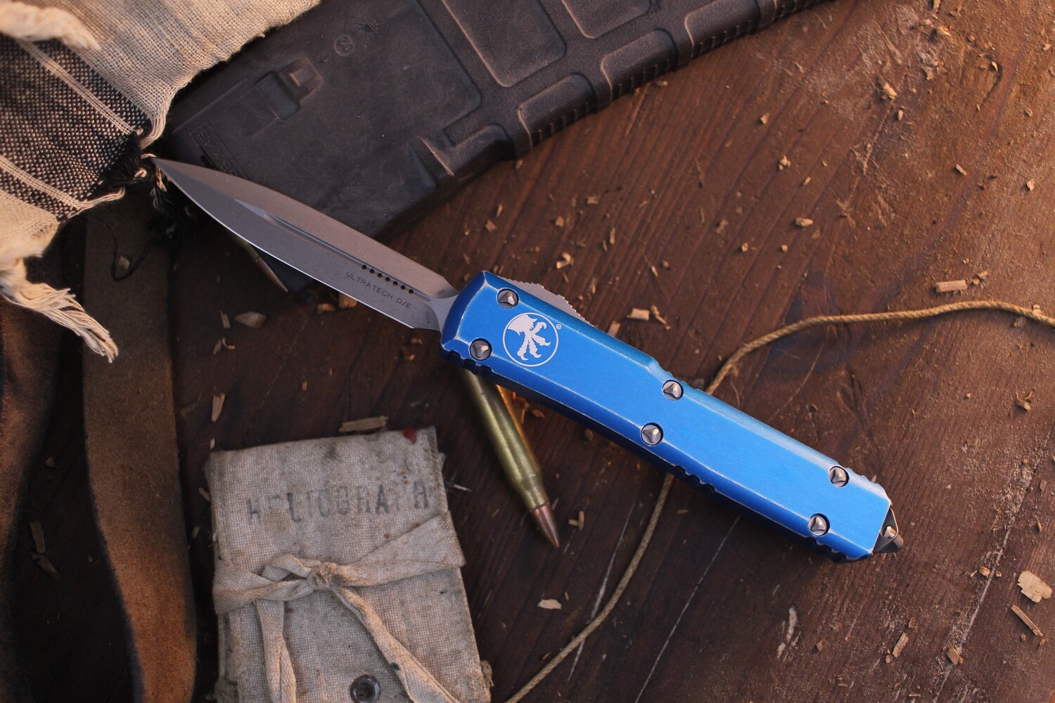 Microtech Ultratech D/E 3.4” OTF Auto / Distressed Black Aluminum / Stonewashed
