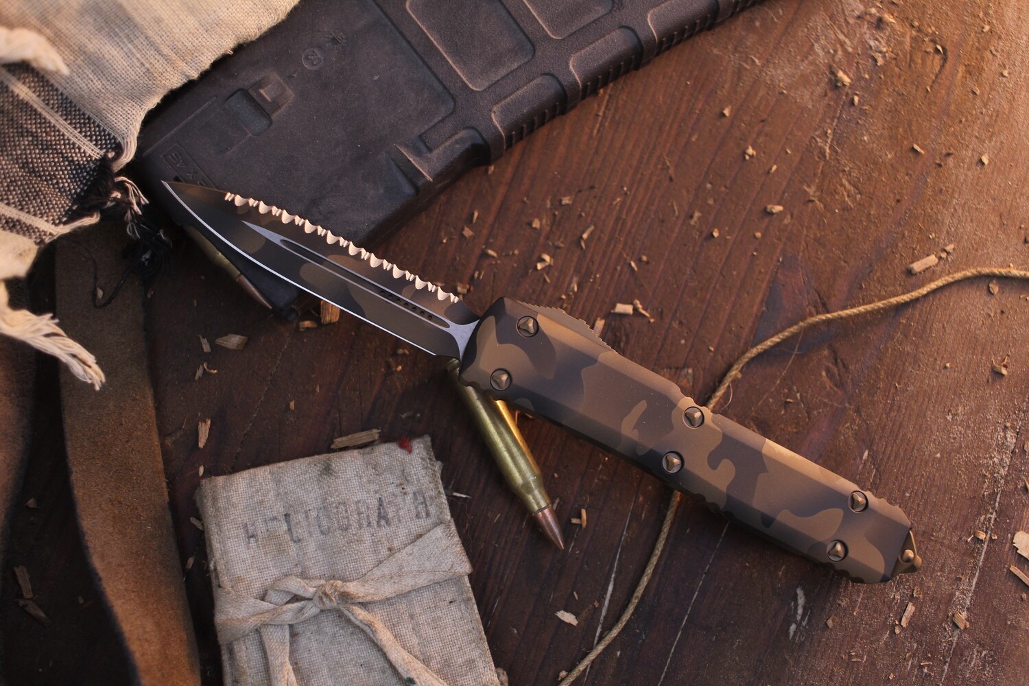 Microtech Signature Series Ultratech D/E 3.4” OTF Auto / Coyote Camo Aluminum / Serrated Coyote Camo