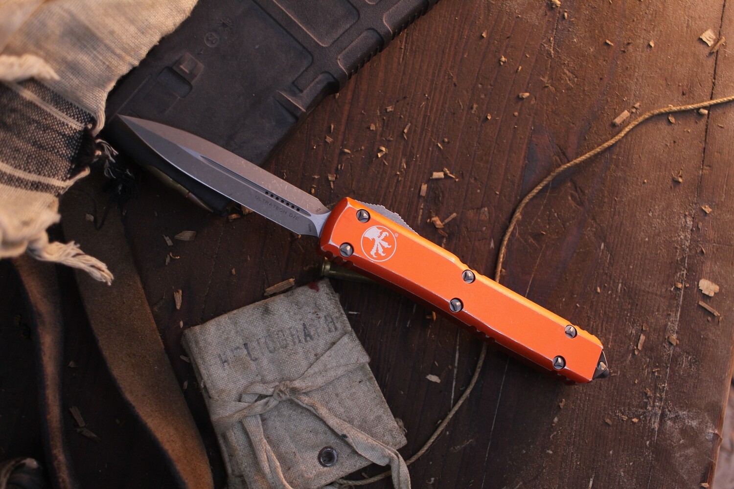 Microtech Ultratech D/E 3.4” OTF Auto / Distressed Orange Aluminum / Apocalyptic