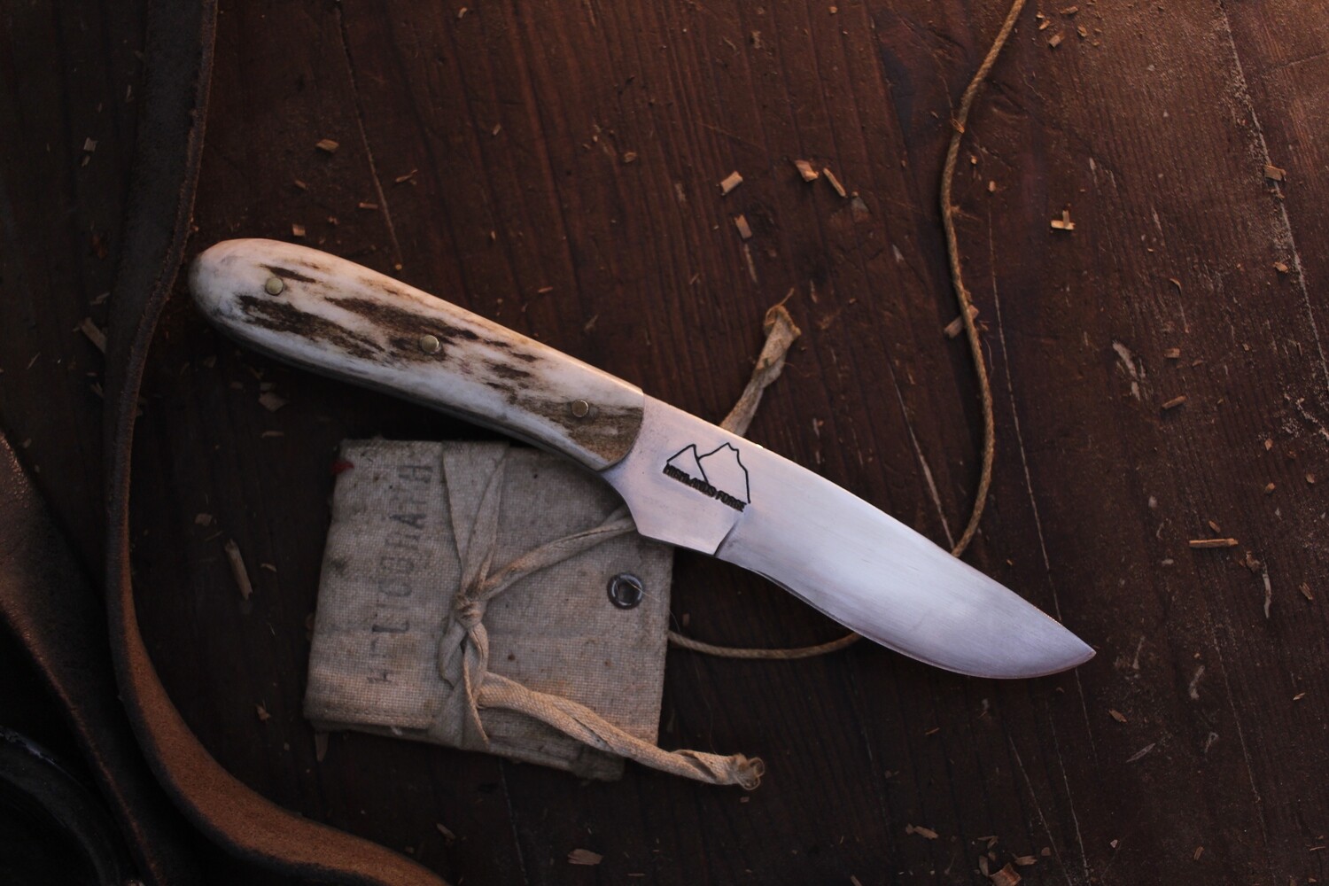 Highlands Forge 3&quot; Fixed Blade Mini Hunter / Moose Antler / Satin Forged 1095
