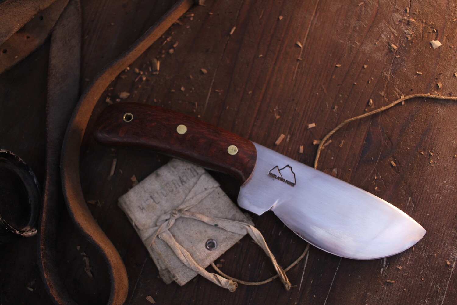 Highlands Forge Moose Skinner 3.5&quot; Fixed Blade Skinner / Lacewood / Satin Forged 1095