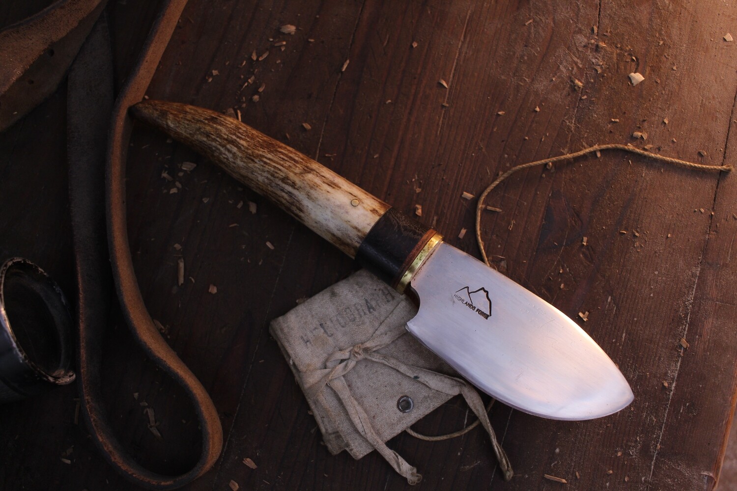 Highlands Forge Large Skinner 4&quot; Fixed Blade / Moose Antler &amp; Wenge / Satin Forged 1095