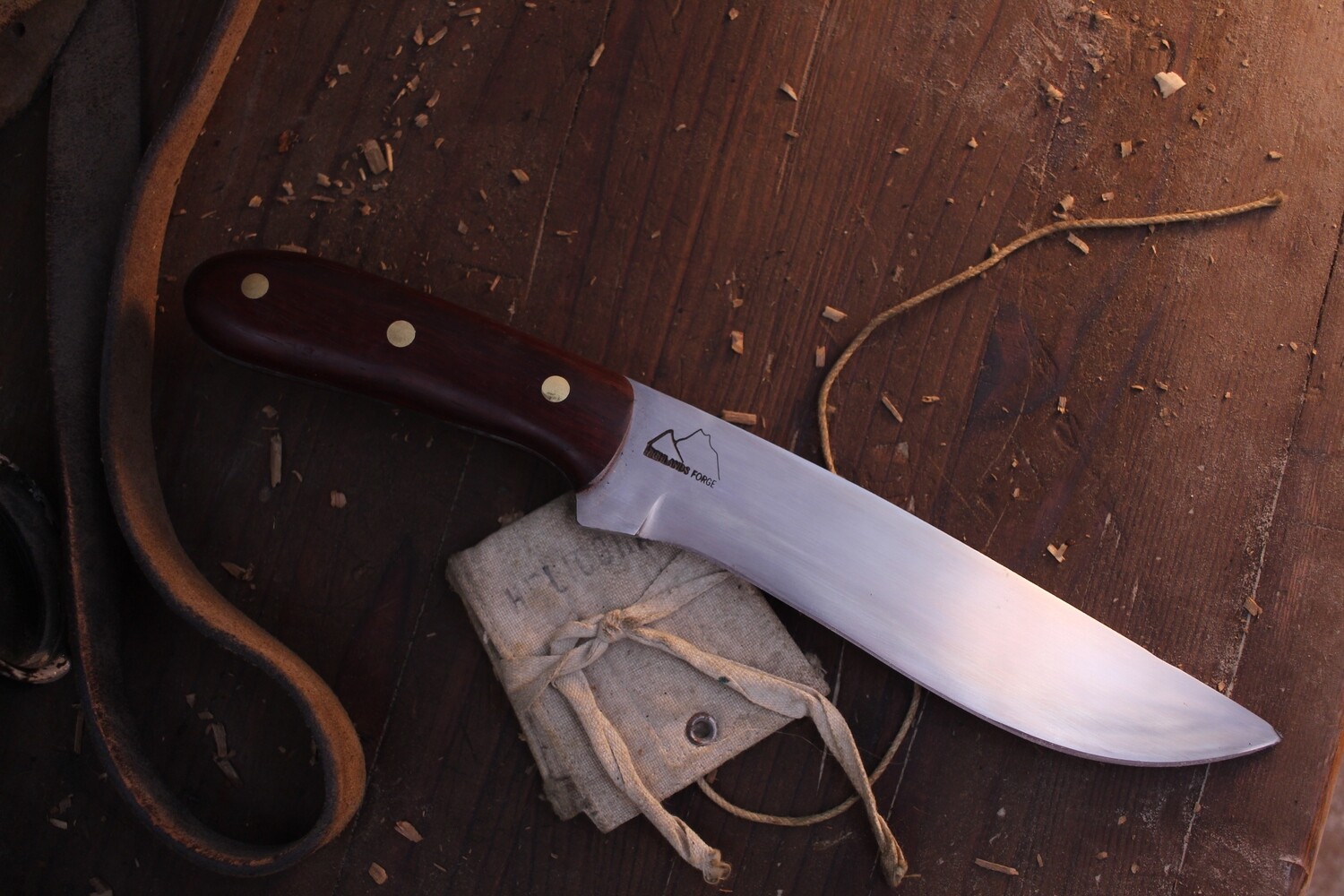 Highlands Forge 7&quot; Fixed Blade Hunter / Padauk / Satin Forged 1095