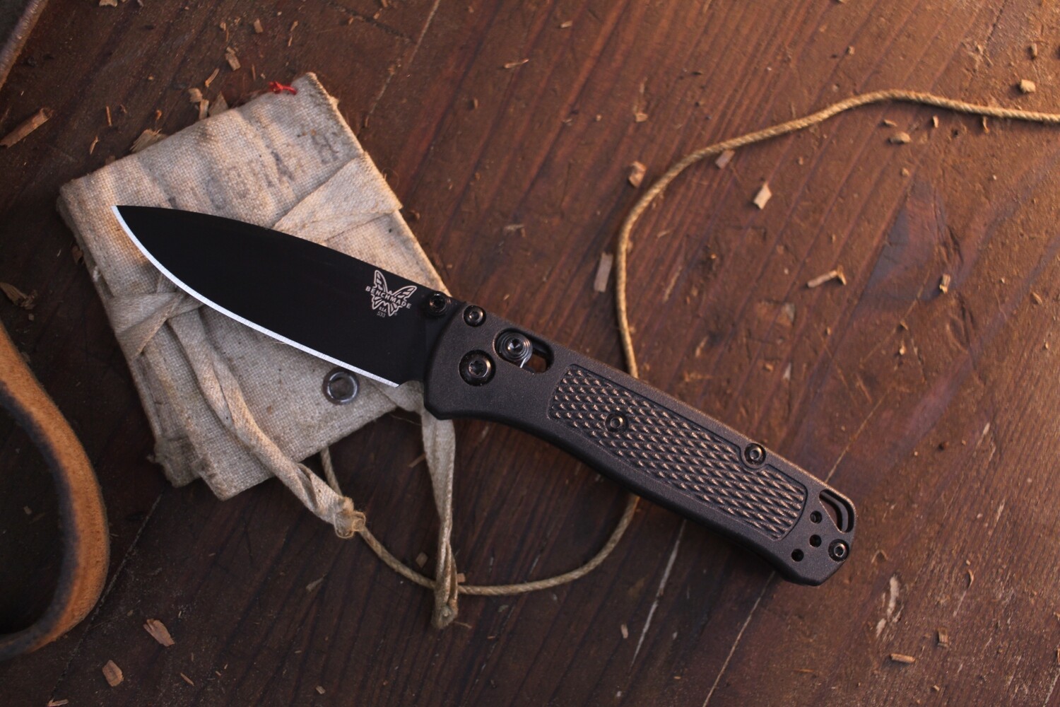 Benchmade Mini Bugout 2.82&quot; AXIS Lock Knife / Black CF Elite / Black Blade / S30V ( Pre Owned )