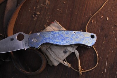 Spyderco Custom Paramilitary 2 3.44" Folding Knife / Raindrop Anodized Titanium / Satin S30V ( Pre Owned )
