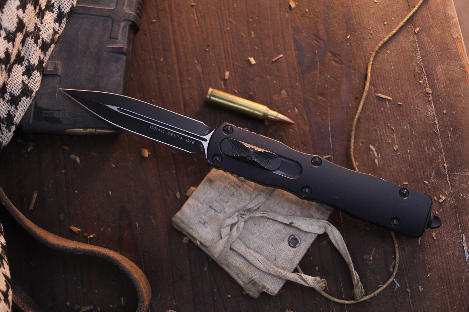 Microtech Dirac Delta 3.75&quot; D/E OTF Auto / Black Aluminum &amp; Black Hardware / Black 204P ( Pre Owned )