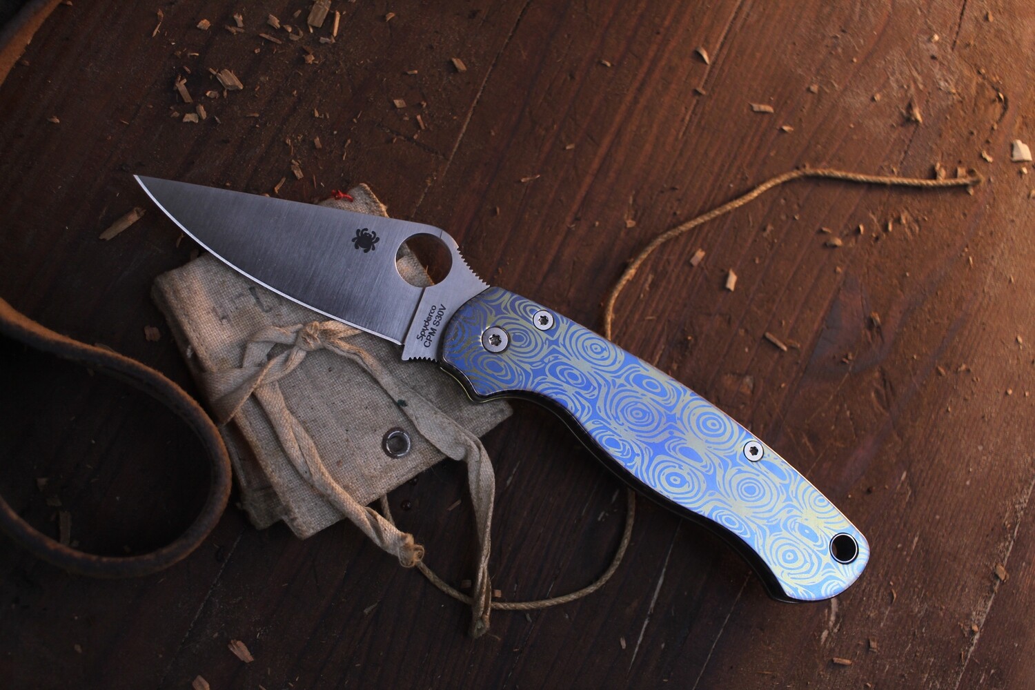 Spyderco Custom Paramilitary 2 3.44&quot; Folding Knife / Raindrop Anodized Titanium / Satin S30V ( Pre Owned )