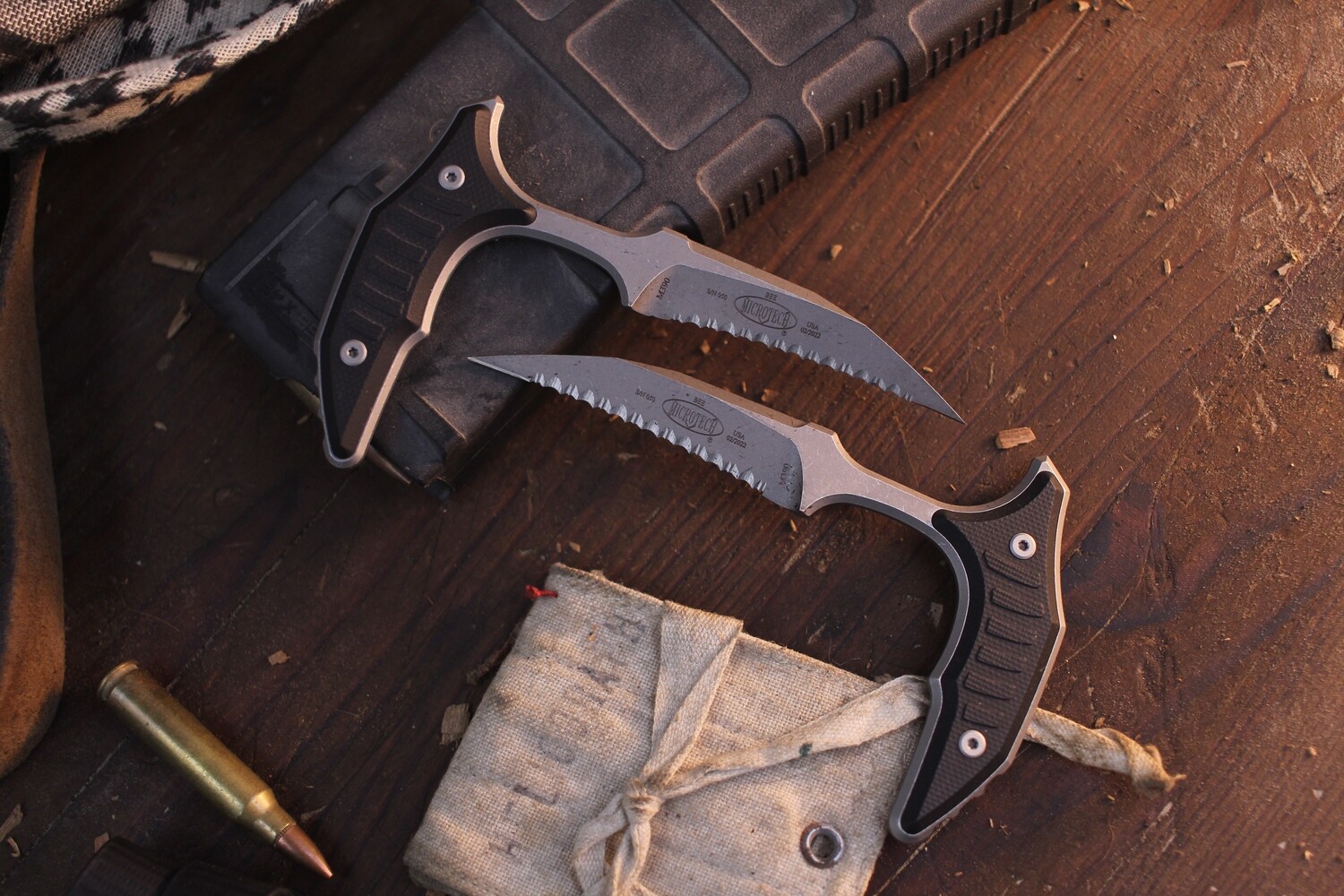 Microtech Signature Series BEE S/E 2.5&quot; Wharncliffe Push Daggers /  Black G-10 /  Apocalyptic Serrated M390 ( Pre Owned )