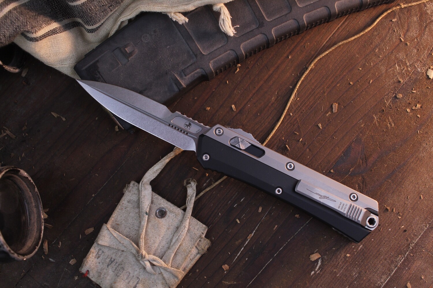 Microtech Glykon 3.75&quot; OTF Automatic Knife / Black &amp; Bead Blast Aluminum / Stonewashed Bayonet ( Pre Owned )