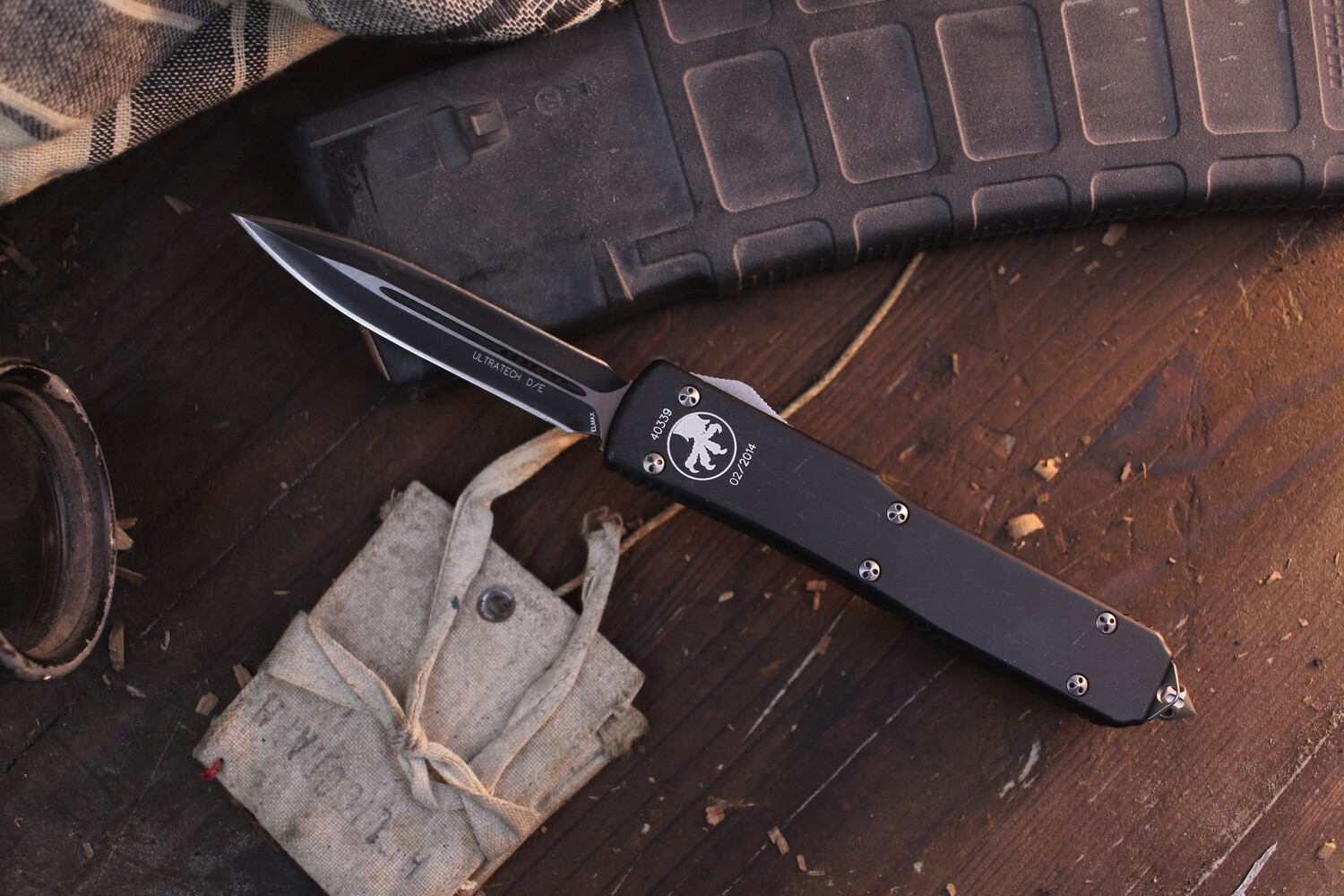 Microtech 2014 Ultratech  D/E 3.4&quot; OTF Automatic / Black Aluminum / Black Elmax  ( Pre Owned )