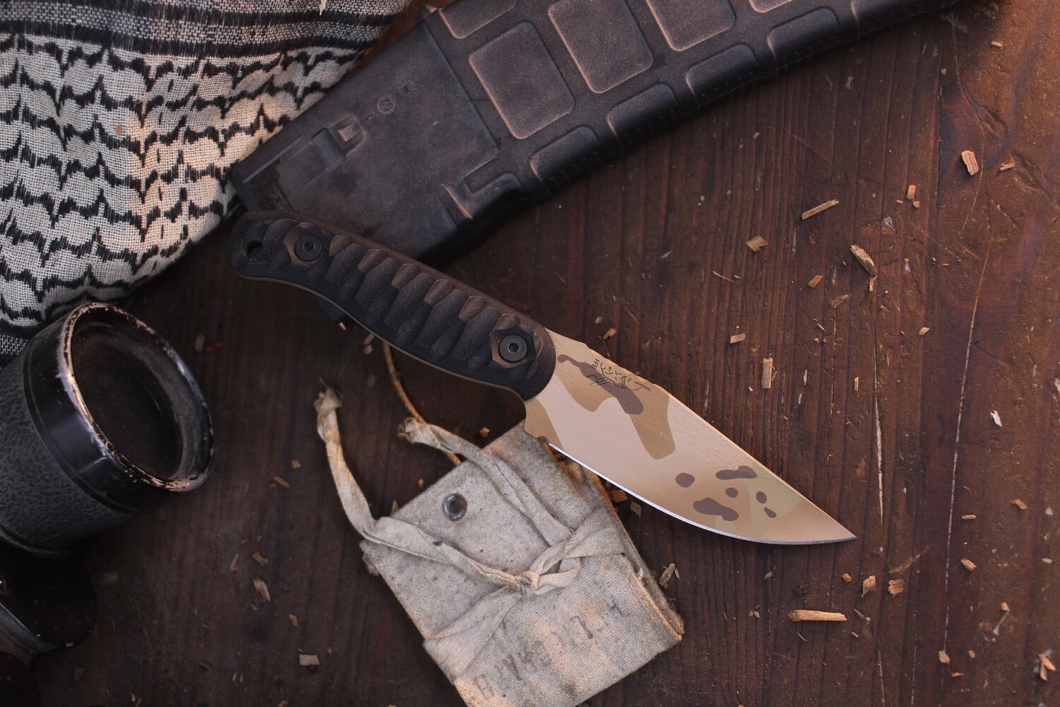Half Face Blade Featherlight 3.35” Fixed Blade / Black G-10 / Multicam Arid Cerakote S35VN