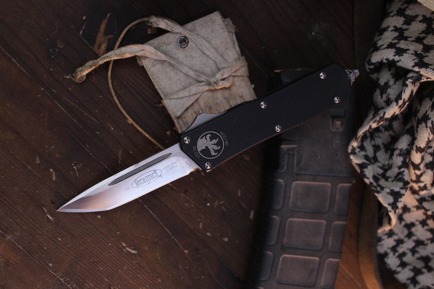 Microtech Scarab Executive 3.5&quot; OTF Automatic / Black Aluminum / Satin Modified Tanto Elmax ( Pre Owned )