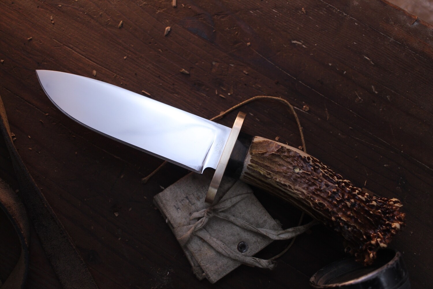David Reed Backwoods Hunter 5.75&quot; Fixed Blade / Caribou Antler &amp; Brass Double Guard / Satin D2