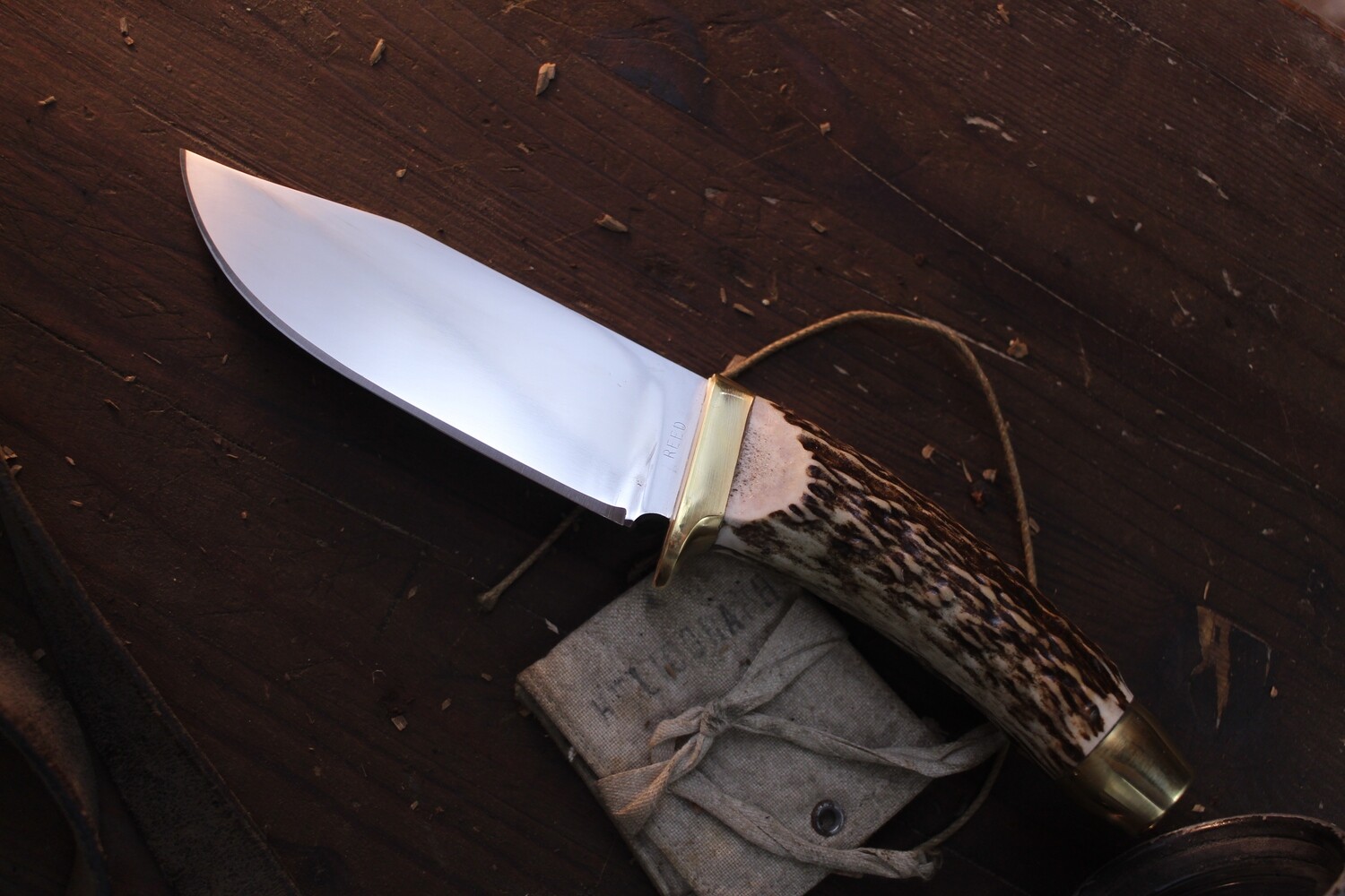David Reed Groß Jager Messer 5&quot; Fixed Blade / Elk Antler &amp; Brass Single Guard / Satin Clip Point D2