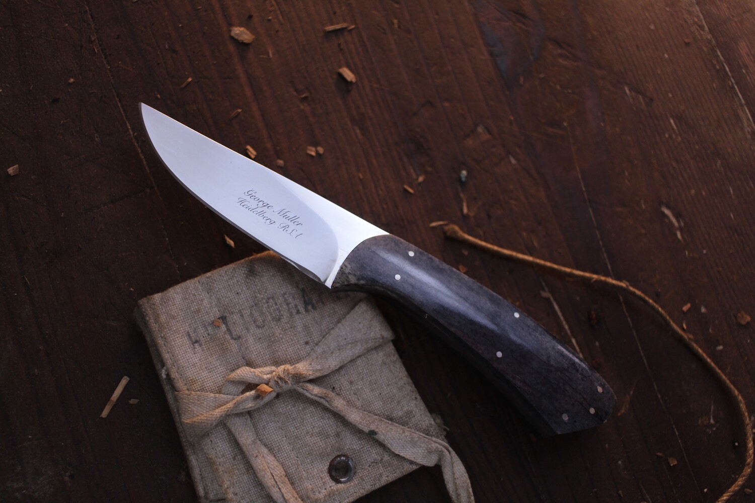 George Muller Hunter 2.75&quot; Fixed Blade / Dyed Giraffe Bone / Polished N690